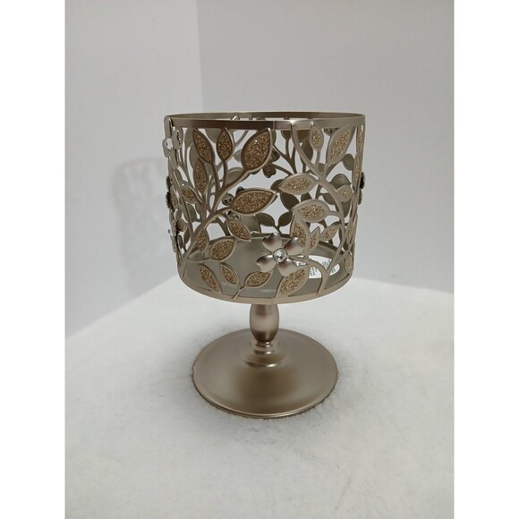 Bath & Body Works Dogwood Pedestal 3-Wick Floral Candle Holder - Picture 2 of 6